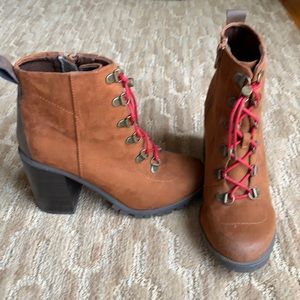 Qupids Boots - sz 7
